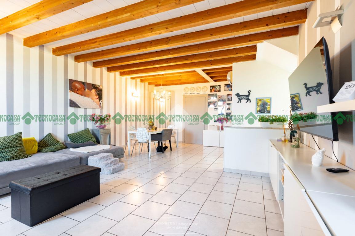Apartamento de 5 habitaciónes en Castelfranco Emilia, Italy No. 232343
