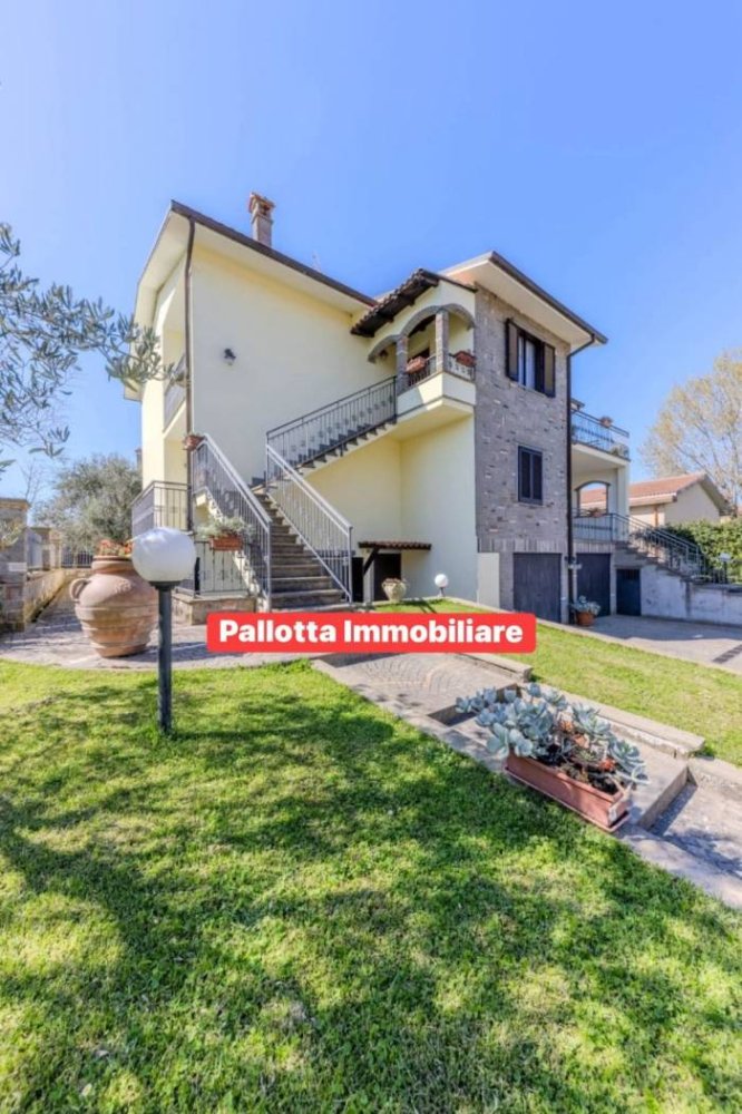 3 bedrooms Apartment in Capodimonte, Italy No. 274804