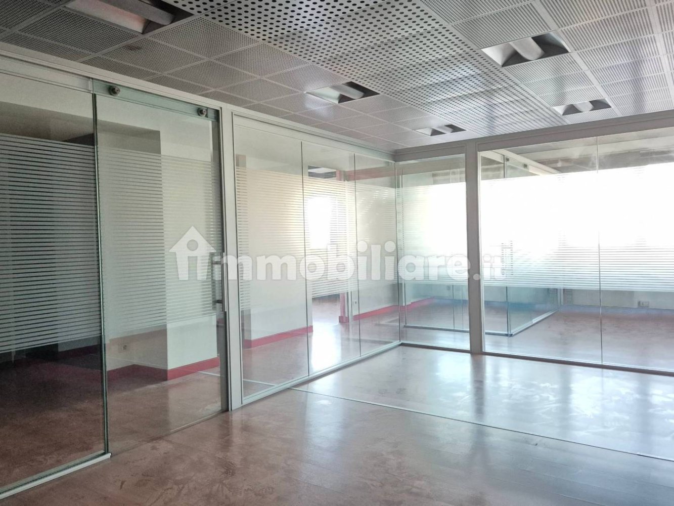 5 rooms Office in Padua, Italy No. 196162