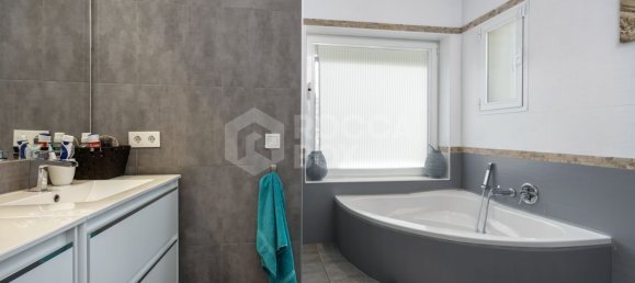 4 bedrooms Villa in Malaga, Spain No. 44418 19