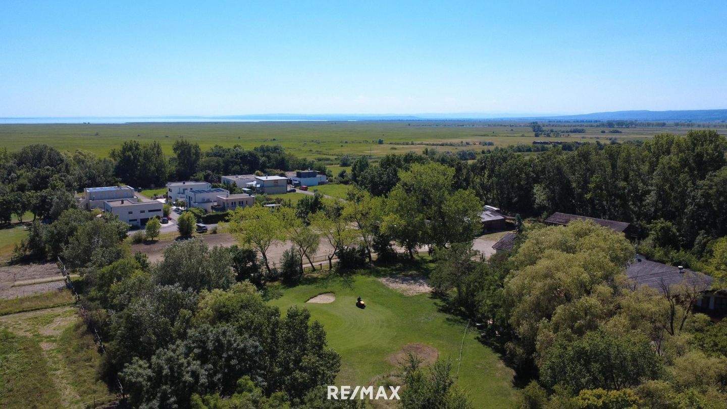 Terreno en Neusiedl am See, Austria No. 226363