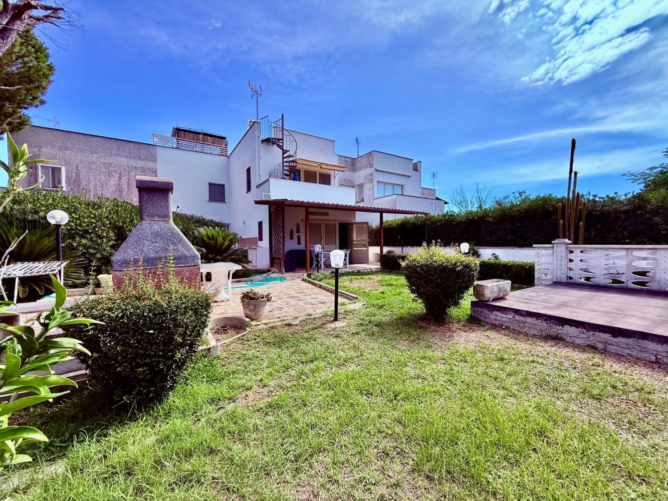 3 rooms Apartment in Uggiano la Chiesa, Italy No. 298716