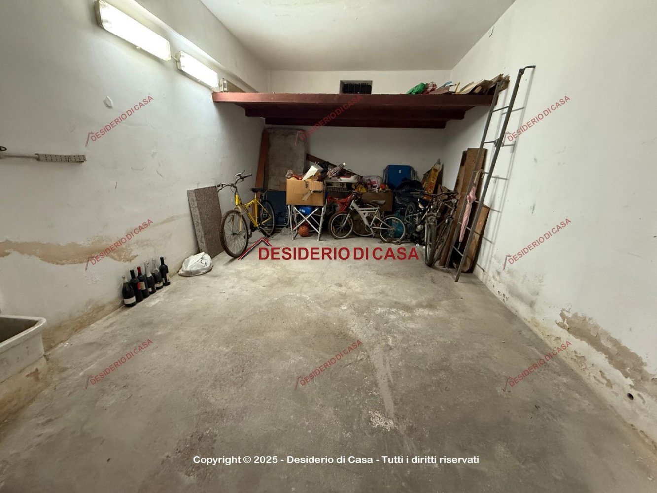 18m² Garage in Palermo, Italy No. 258956