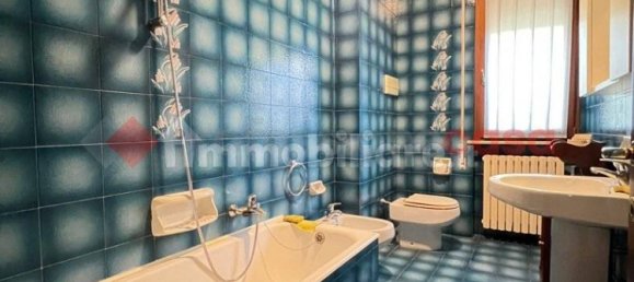 6 bedrooms House in Isola Rizza, Italy No. 272909 18