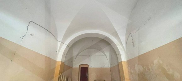 1 room Commercial property in Bari, Italy No. 22245 6