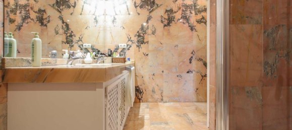 Apartamento de 3 dormitorios en Marbella, Spain No. 34811 12