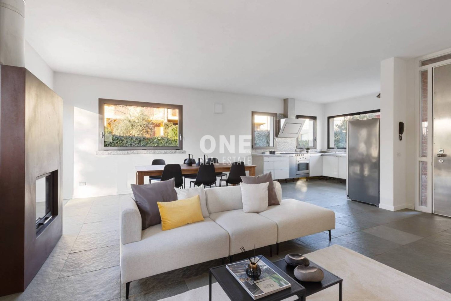 Вилла с 4 спальнями в Лураго Мариноне, Италия № 12375