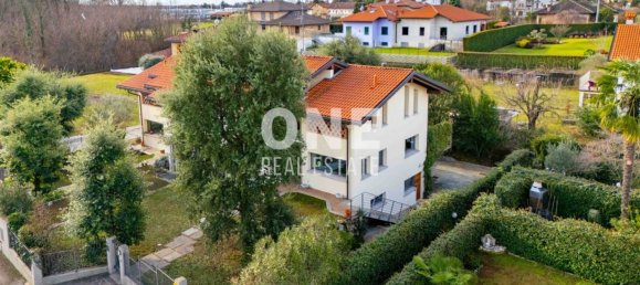 Вилла с 4 спальнями в Лураго Мариноне, Италия № 12375 11