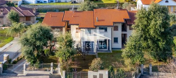 Вилла с 4 спальнями в Лураго Мариноне, Италия № 12375 10