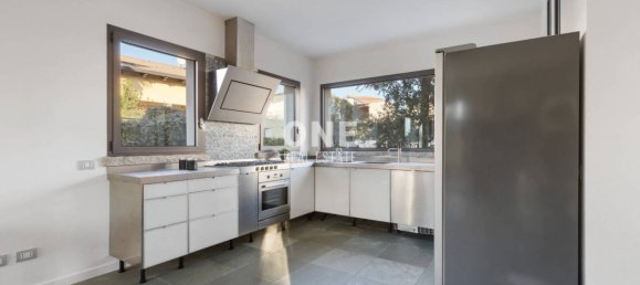 Вилла с 4 спальнями в Лураго Мариноне, Италия № 12375 19