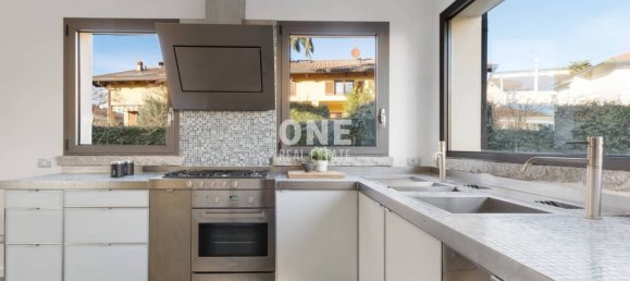 Вилла с 4 спальнями в Лураго Мариноне, Италия № 12375 21