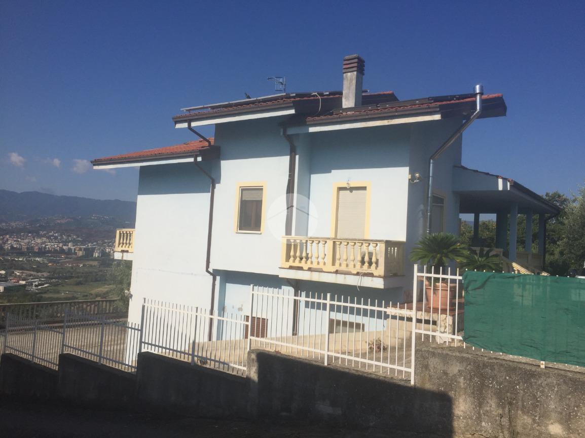 Вилла с 5 комнатами в Сан Пьетро ин Гуарано, Италия № 159961