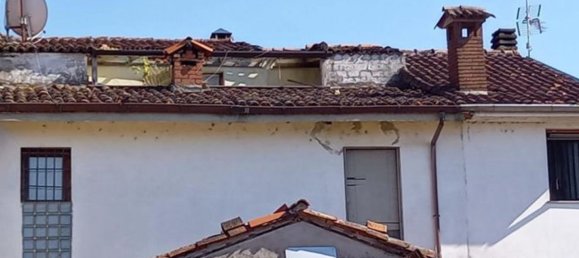 Casa de 5 divisões em Pieve Porto Morone, Italy N.º 311909 3