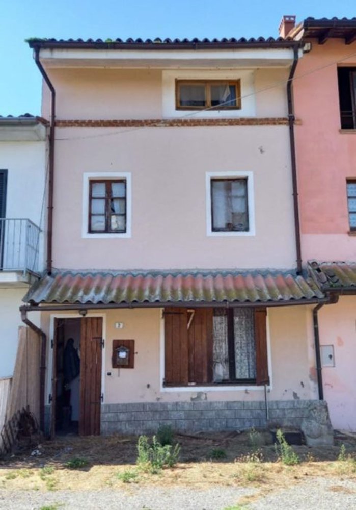 Casa de 5 divisões em Pieve Porto Morone, Italy N.º 311909