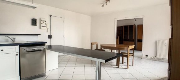 2 bedrooms Apartment in Corbeil-Essonnes, France No. 182382 2