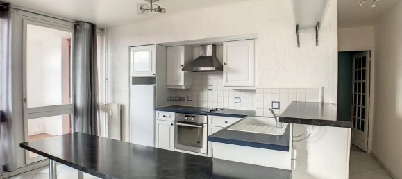 2 bedrooms Apartment in Corbeil-Essonnes, France No. 182382 3