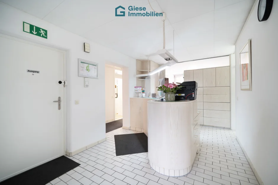 Офис с 6 комнатами в Штутгарт, Германия № 96703