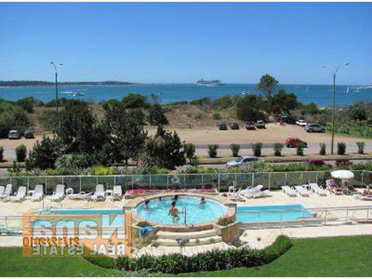 Apartamento de 4 dormitorios en Maldonado, Uruguay No. 2327