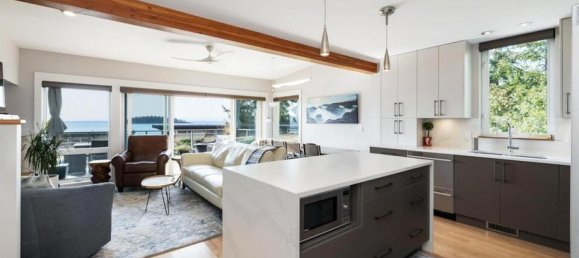 4 bedrooms House in British Columbia, Canada No. 1255 11