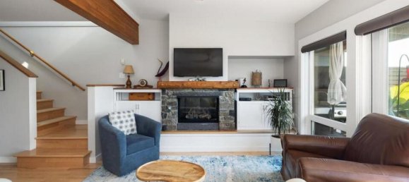 4 bedrooms House in British Columbia, Canada No. 1255 3