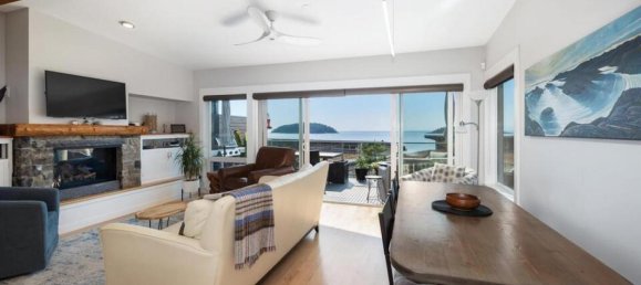 4 bedrooms House in British Columbia, Canada No. 1255 6