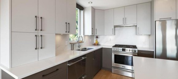 4 bedrooms House in British Columbia, Canada No. 1255 10