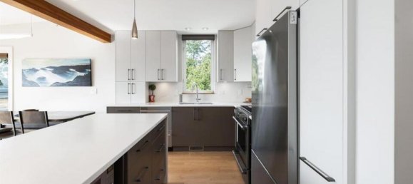 4 bedrooms House in British Columbia, Canada No. 1255 9