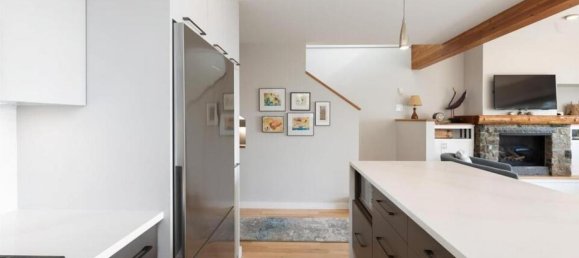 4 bedrooms House in British Columbia, Canada No. 1255 12