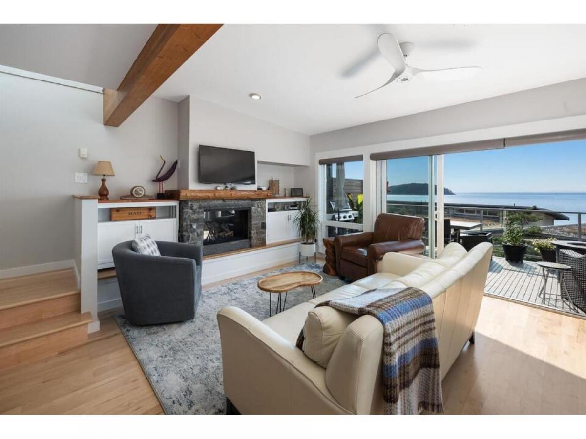 4 bedrooms House in British Columbia, Canada No. 1255