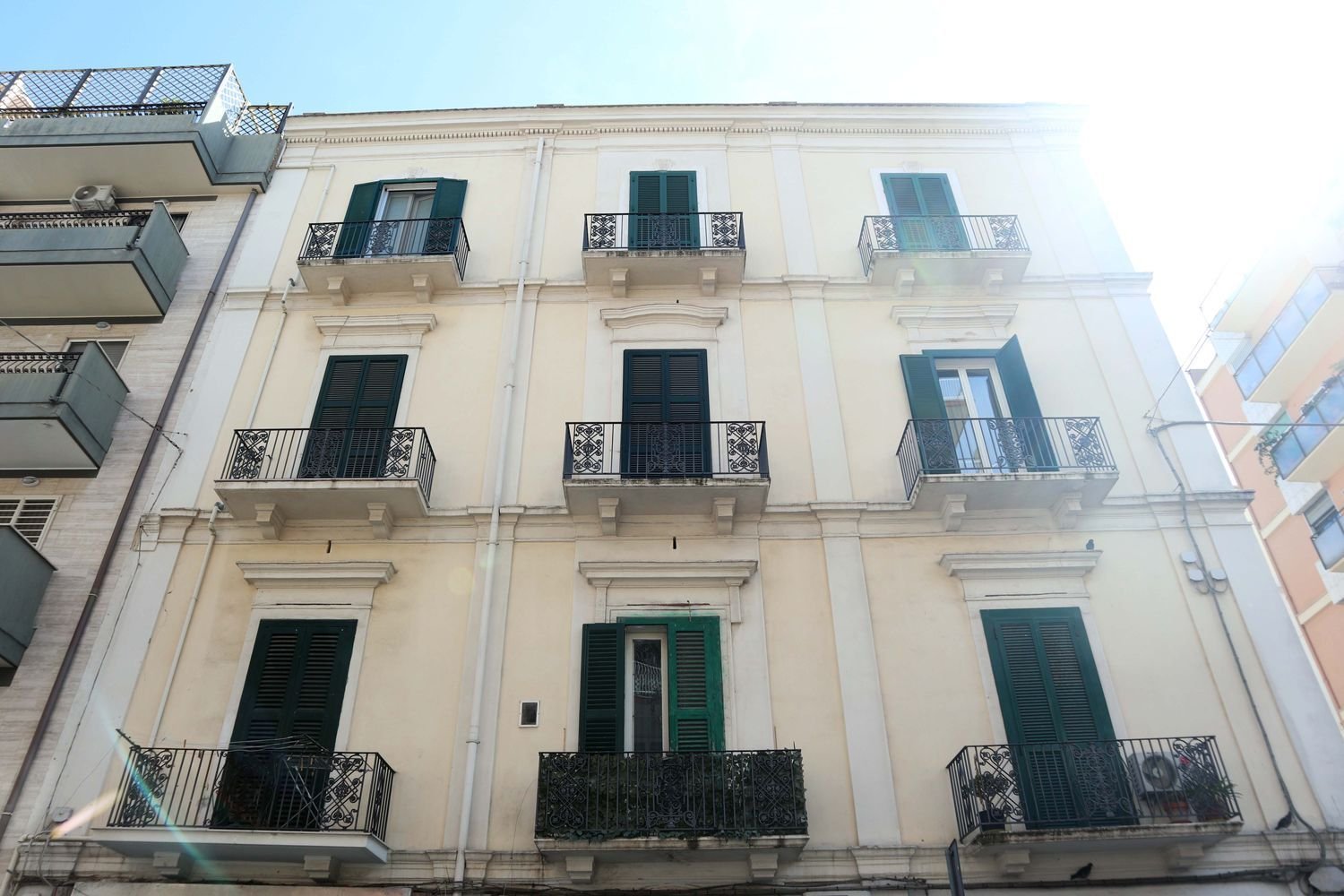 3 rooms Apartment in Bari, Italy No. 145664