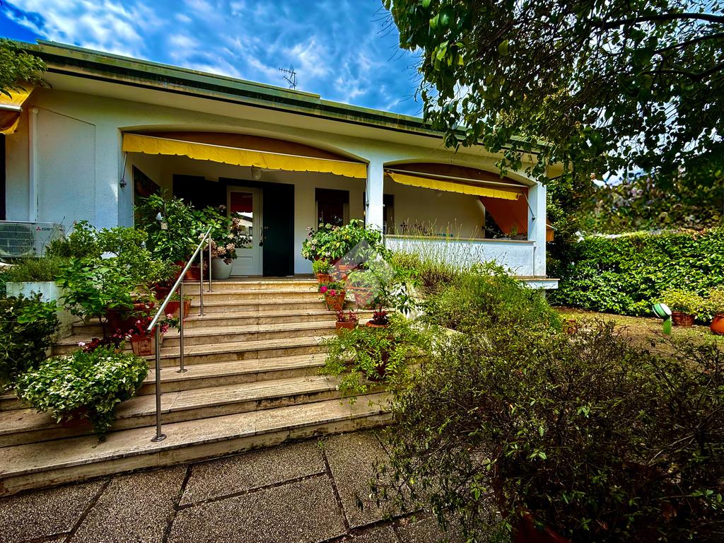 6 bedrooms Villa in Abano Terme, Italy No. 293732