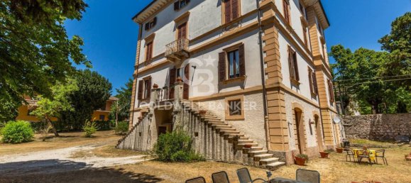 4 bedrooms Villa in Sigillo, Italy No. 293130 2