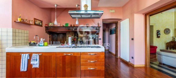 4 bedrooms Villa in Sigillo, Italy No. 293130 9