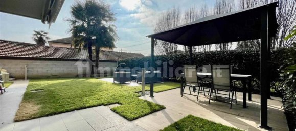 Квартира с 2 спальнями в Севезо, Италия № 227791 22