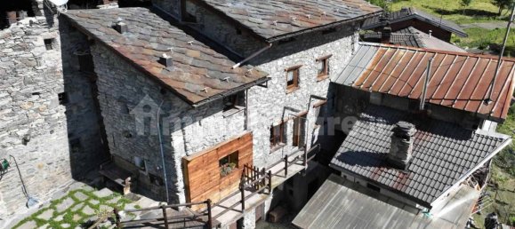 4 bedrooms House in Antey Saint Andre, Italy No. 177182 2