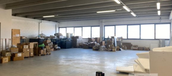 Gewerbliche Immobilie in Vicenza, Italy 238m², Nr. 351455 9