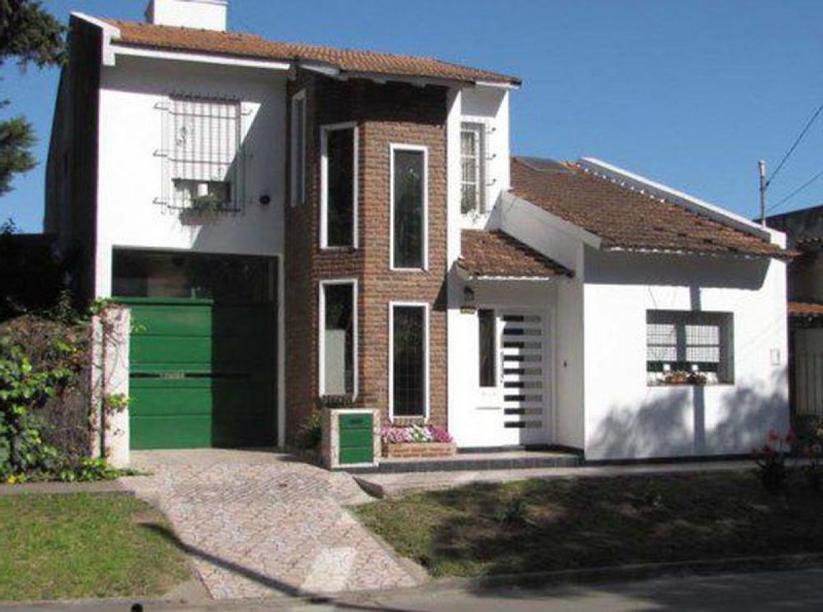 5 bedrooms House in Moreno, Argentina No. 54831