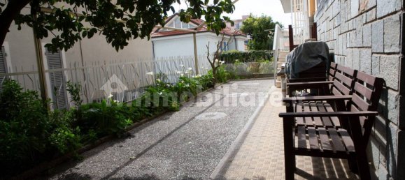 Apartamento de 2 dormitorios en Taggia, Italy No. 267158 8