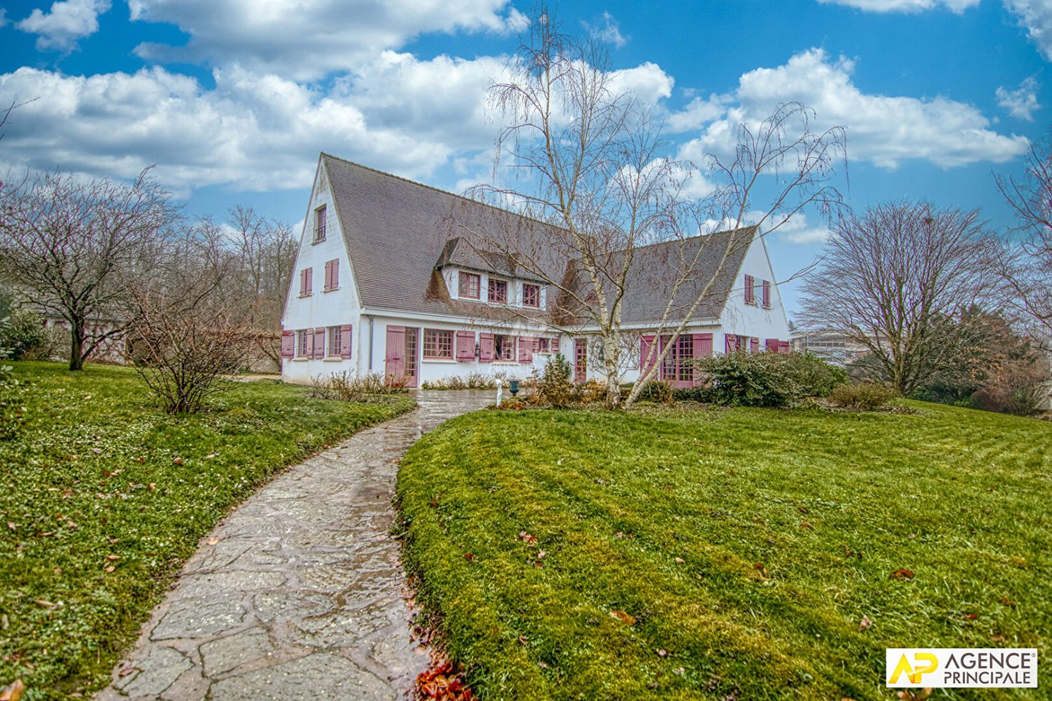 Casa de 12 dormitorios en Yvelines, France No. 114503