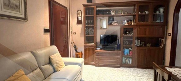 3 rooms Apartment in Rome, Italy No. 24638 3