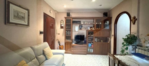 3 rooms Apartment in Rome, Italy No. 24638 2