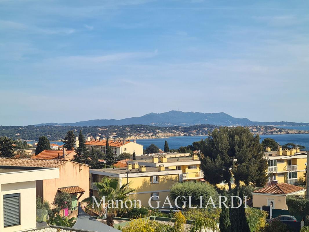 Villa de 3 dormitorios en Bandol, France No. 293062