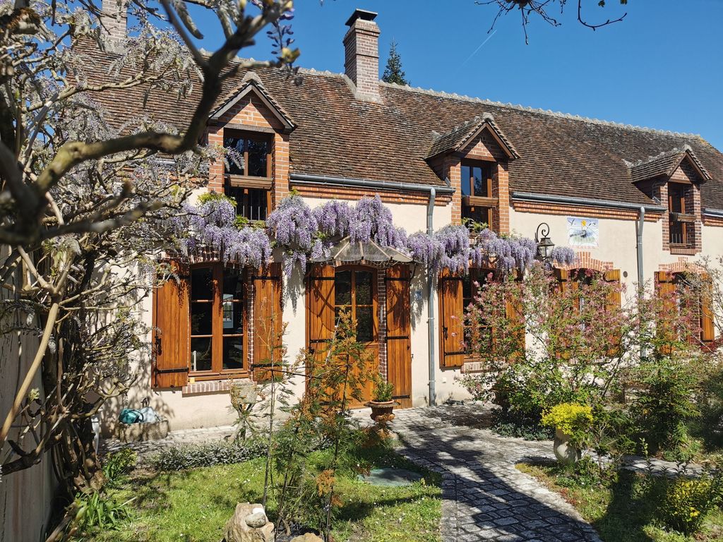 Casa de 5 dormitorios en Romorantin-Lanthenay, France No. 217572