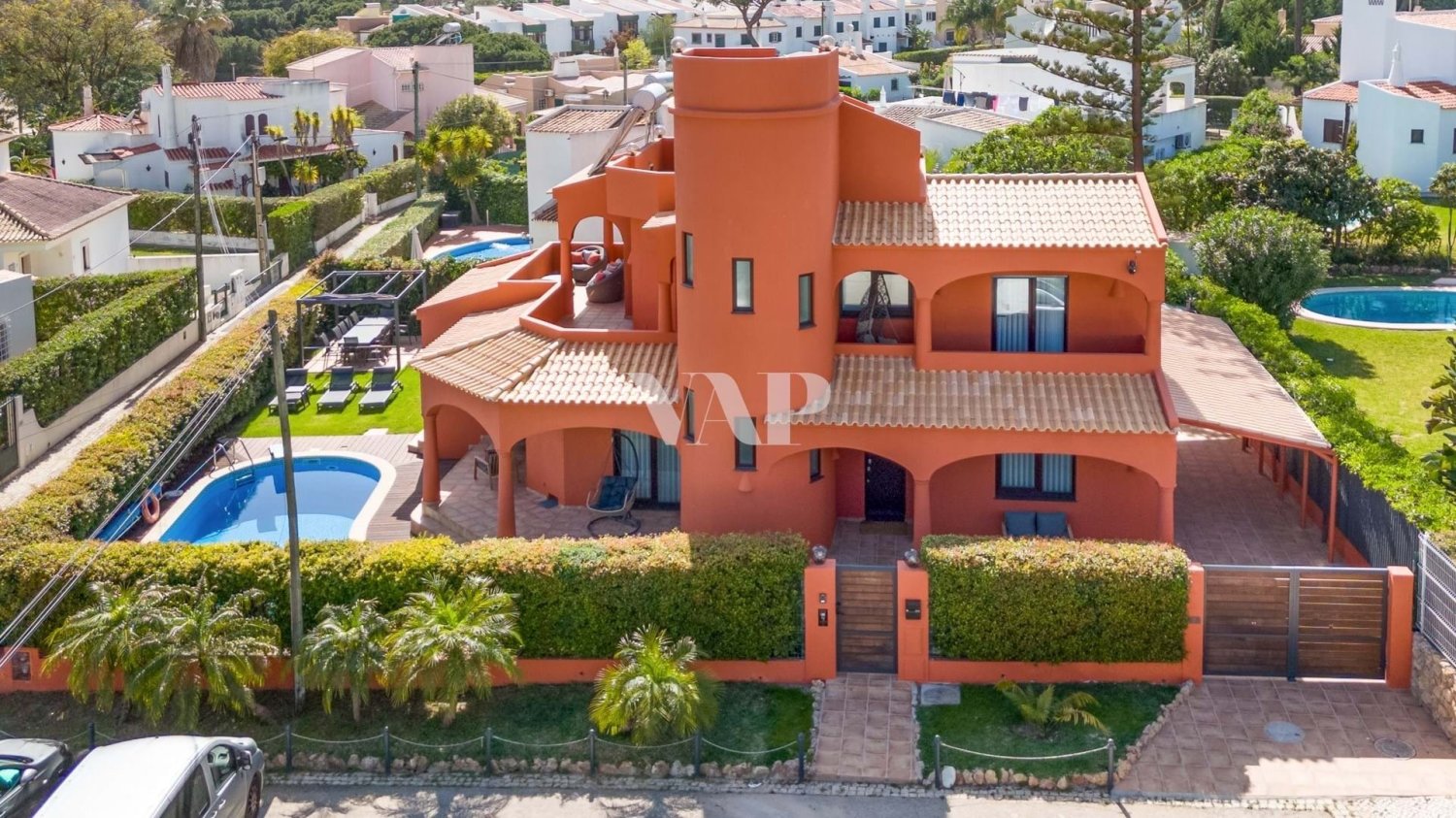 4 bedrooms Villa in Quarteira, Portugal No. 103851