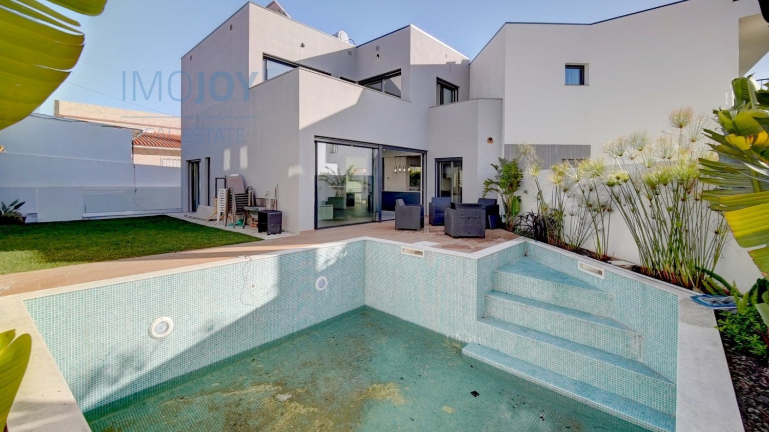 4 bedrooms Villa in Cascais, Portugal No. 103942
