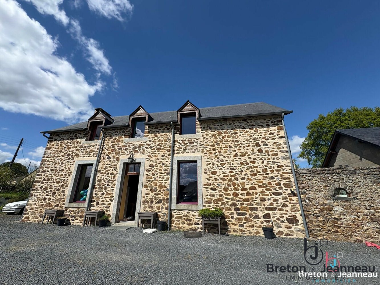 4 bedrooms House in Mayenne, France No. 360536