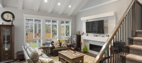 4 bedrooms House in British Columbia, Canada No. 1163 10