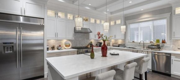 4 bedrooms House in British Columbia, Canada No. 1163 5