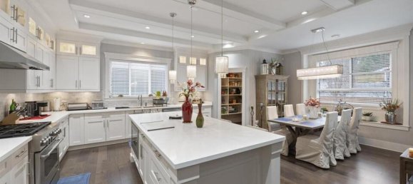 4 bedrooms House in British Columbia, Canada No. 1163 7