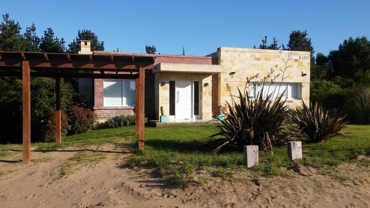 4 bedrooms House in Mar del Plata, Argentina No. 80027